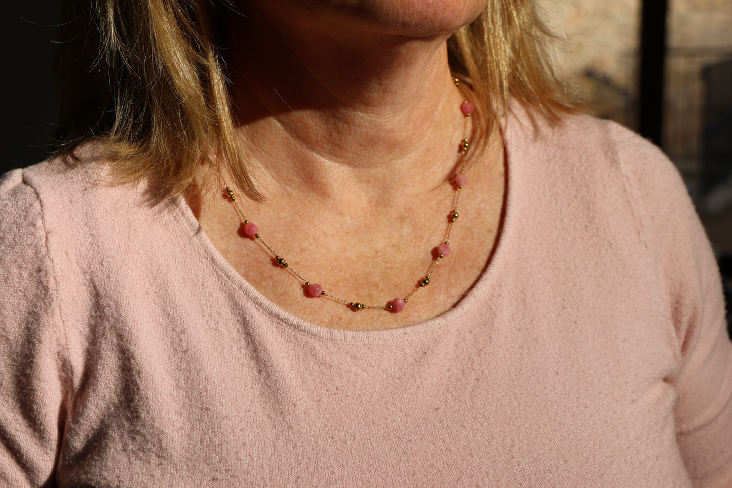 Collier acier inoxydable avec perle en pierre rose