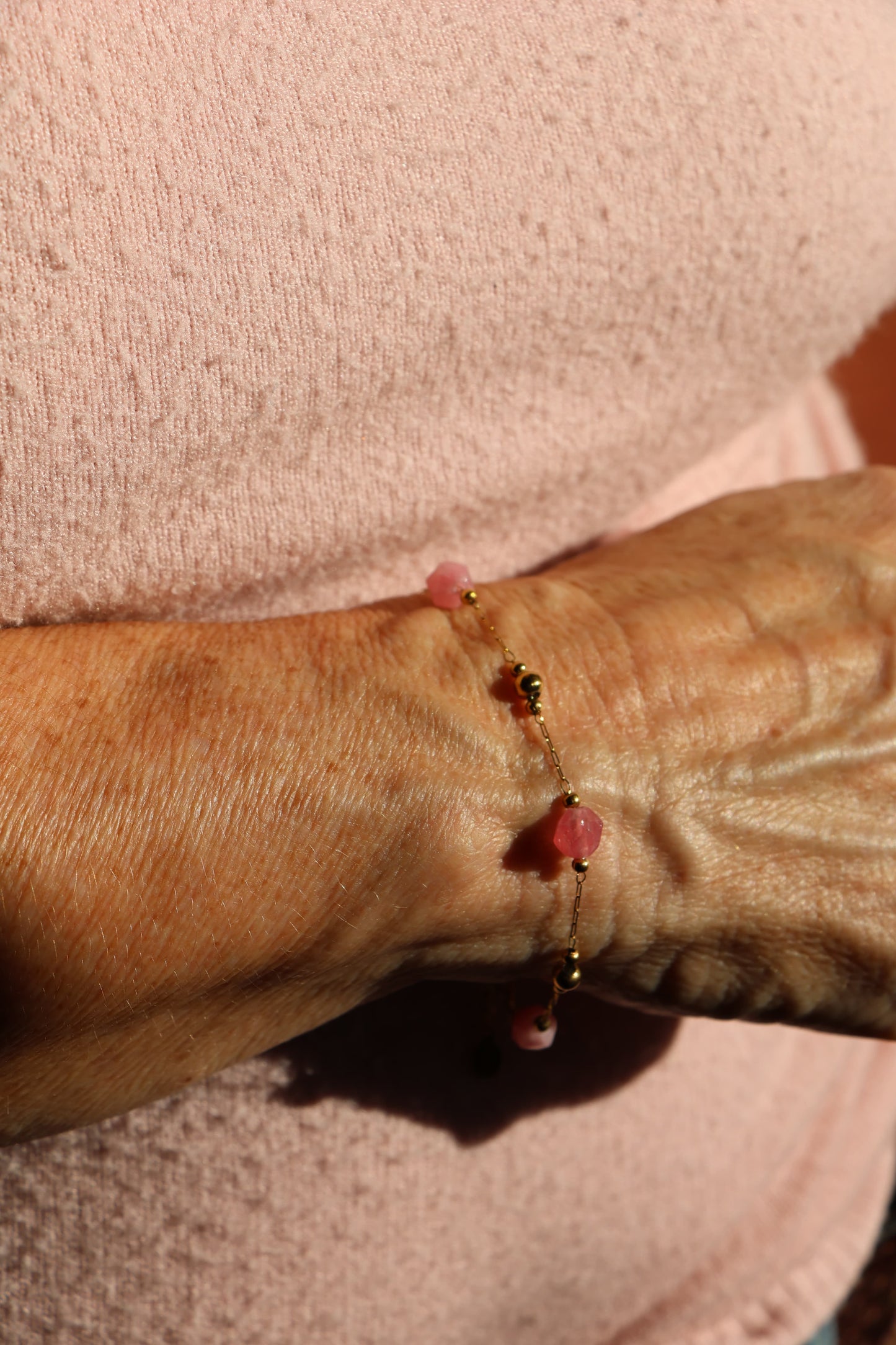 Bracelet acier inoxydable avec perles en pierres roses