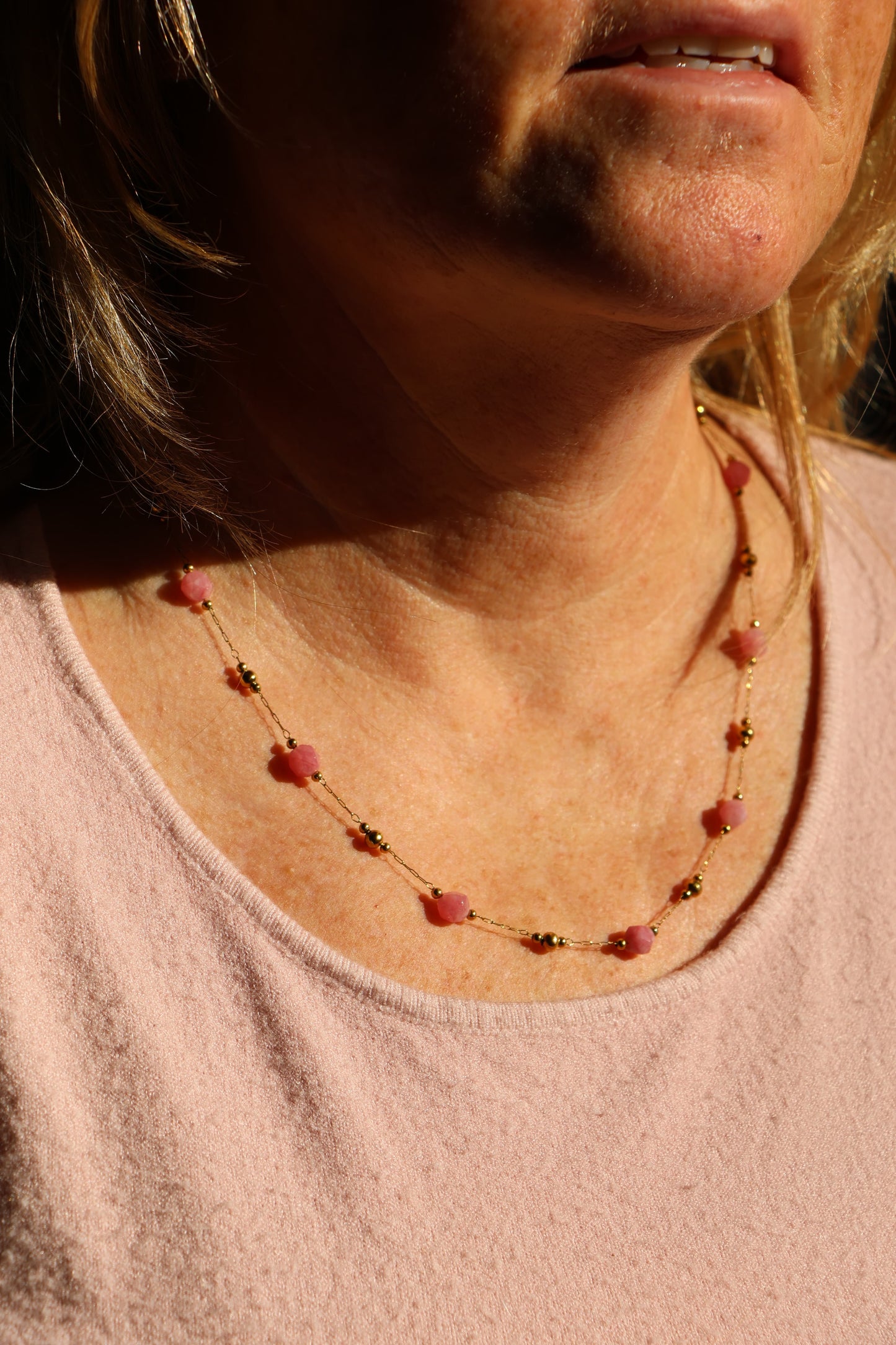 Collier acier inoxydable avec perle en pierre rose