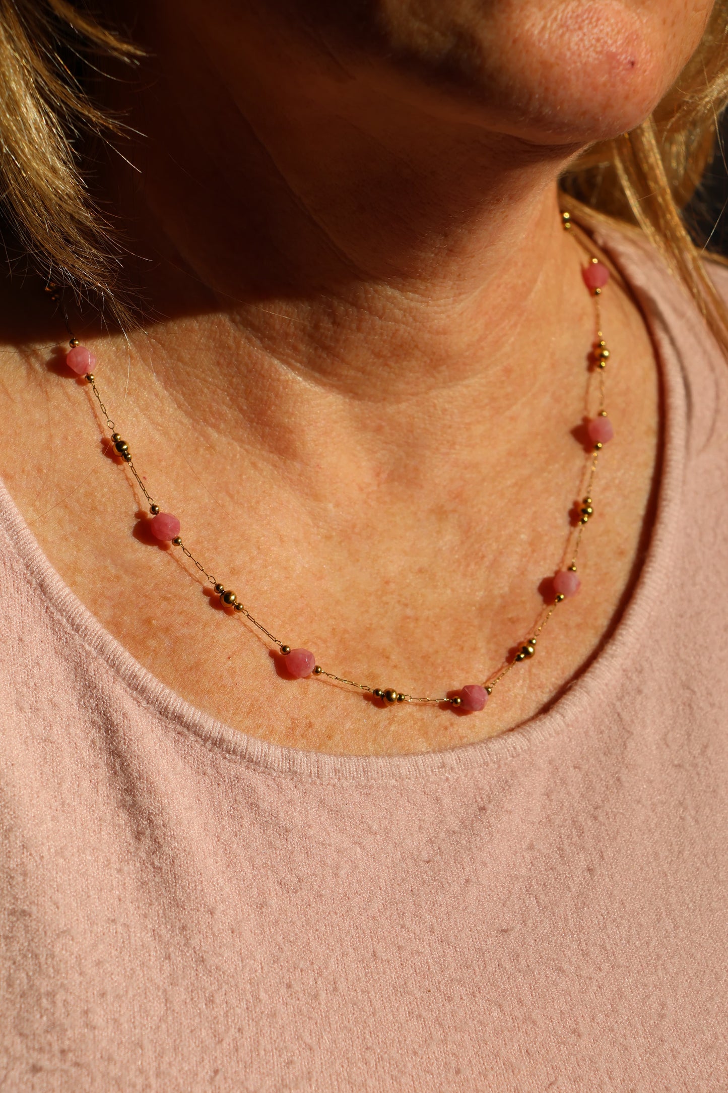 Collier acier inoxydable avec perle en pierre rose