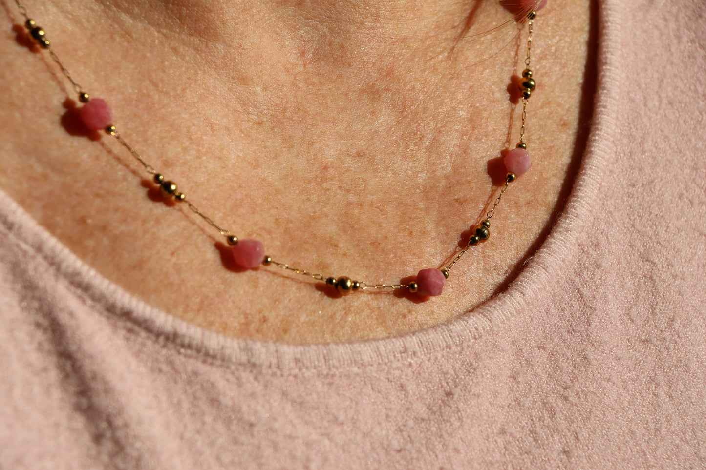 Collier acier inoxydable avec perle en pierre rose